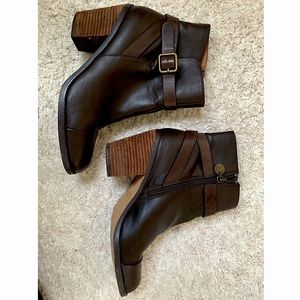 Women’s size 10, Lightly worn LOFT brown leather boots.